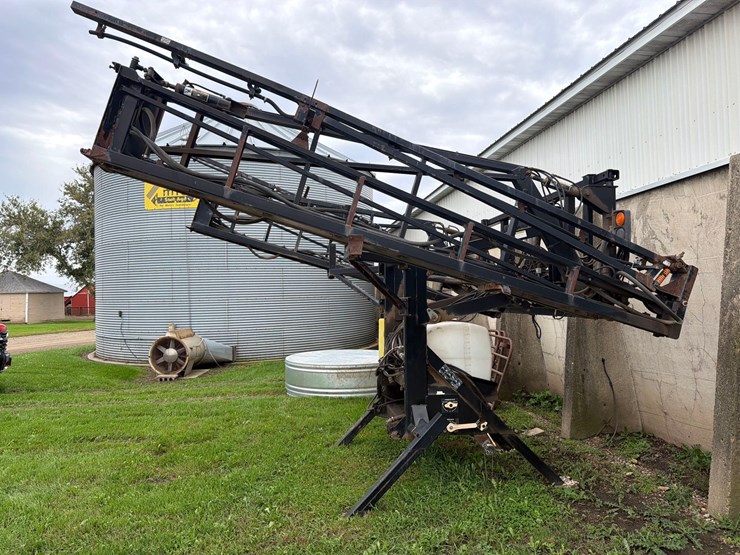 demco-3pt-boom-sprayer-image-3