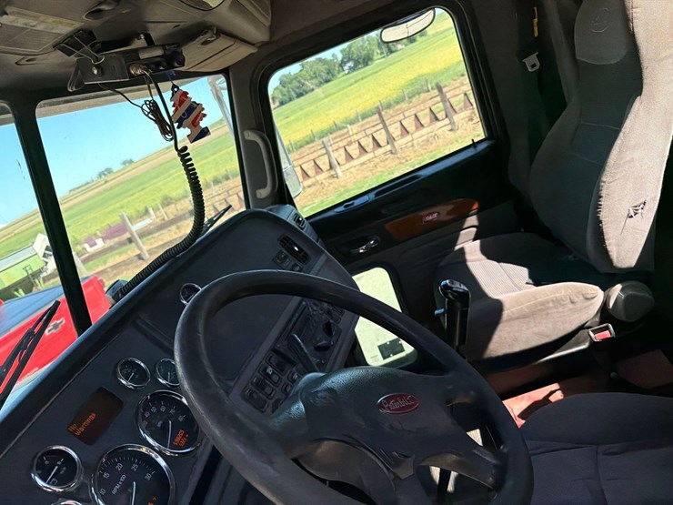 2011-peterbilt-386-image-58