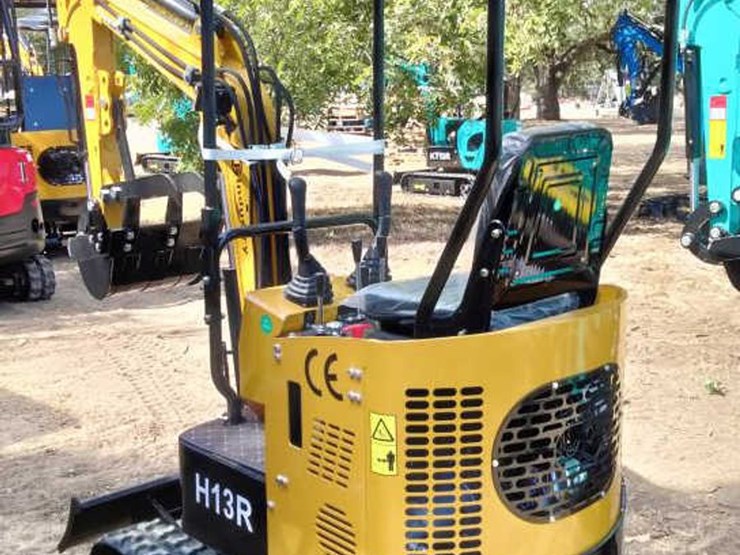 #18-•-cfg-mini-excavator---h13r-image-3