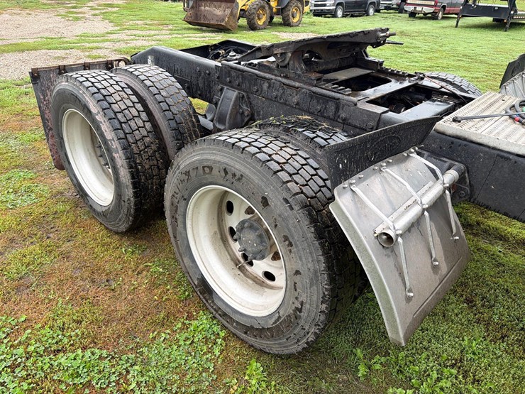 2007-peterbilt-386-image-48