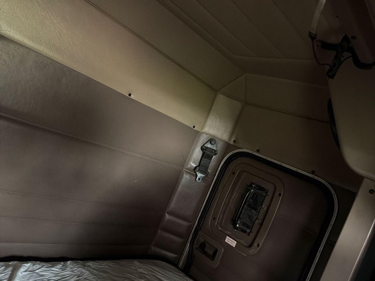 2007-peterbilt-386-image-76