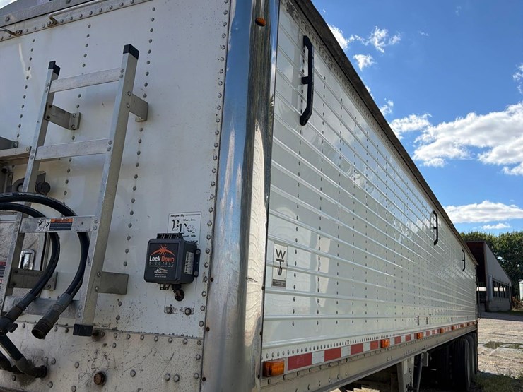 2011-wilson-46ft-fixed-tri-axle-live-bottom-semi-belt-trailer--1-owner--very-clean-trailer-image-37
