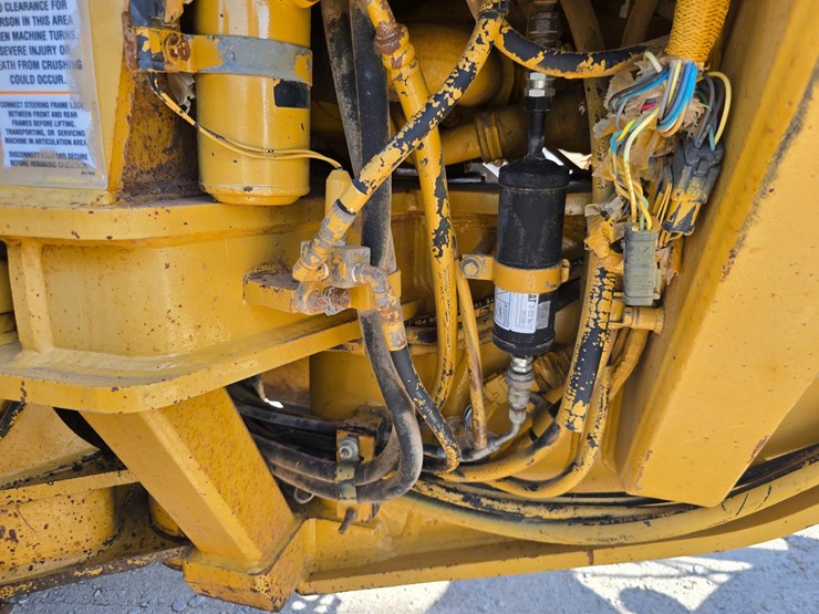 2005-caterpillar-12h-image-43