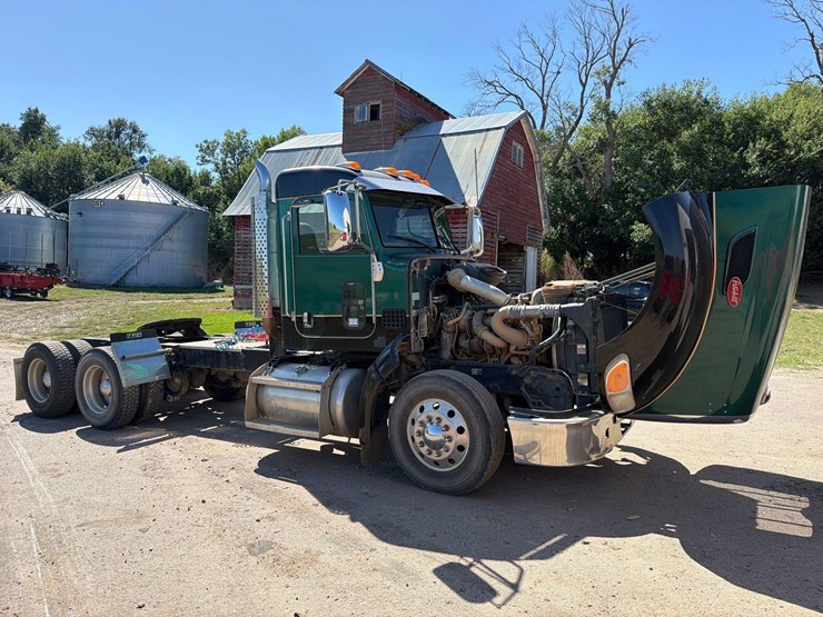 2011-peterbilt-386-image-7