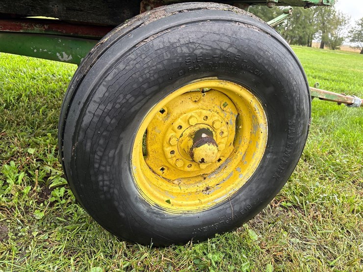 70”-x-142”-john-deere-barge-wagon-image-16