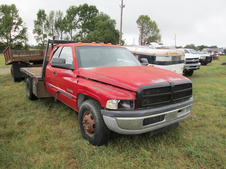 2002-dodge-3500-image-2