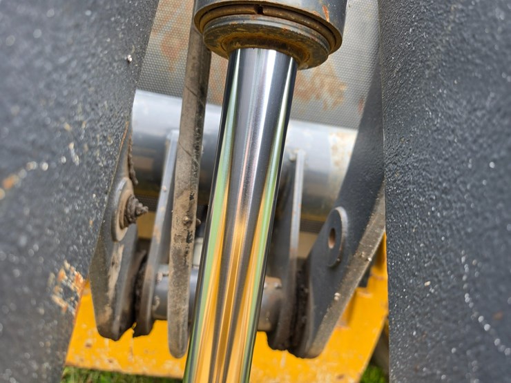 2016-deere-410l-image-142