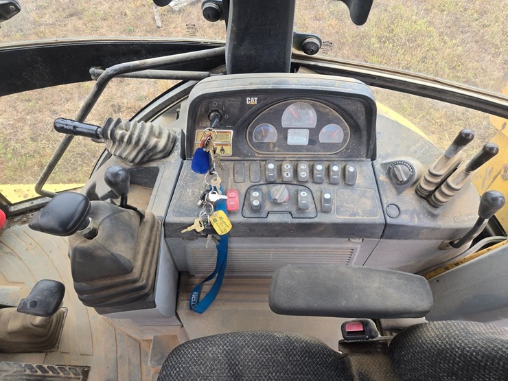 caterpillar-420f-image-39
