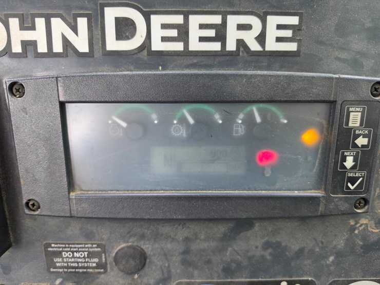 2016-deere-410l-image-44