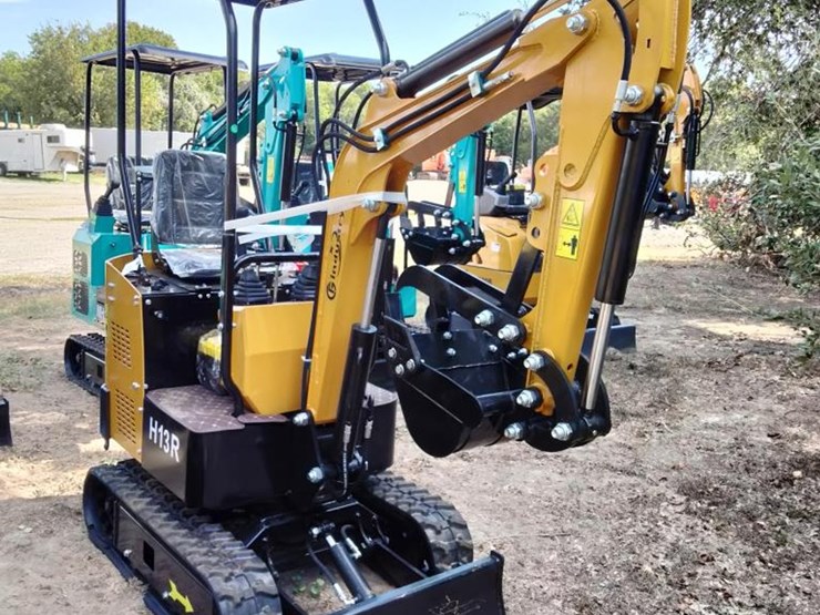 #27-•-cfg-mini-excavator---h13r-image-2
