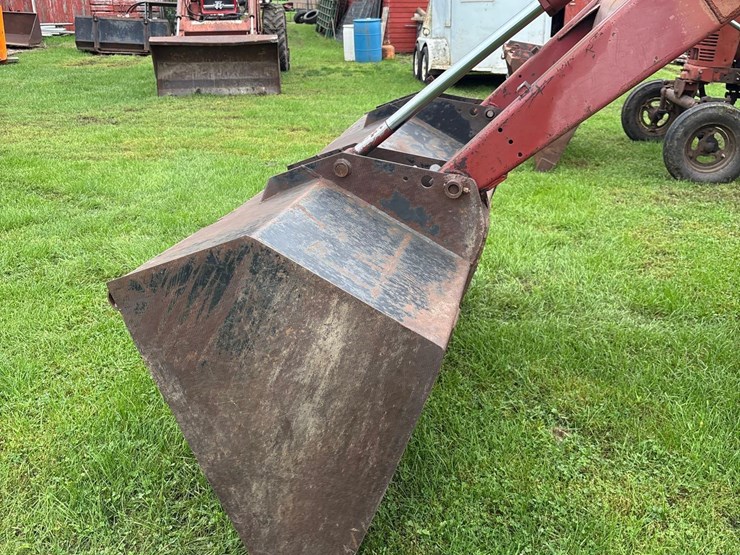 farmall-706-tractor-with-case-2355-loader-image-11