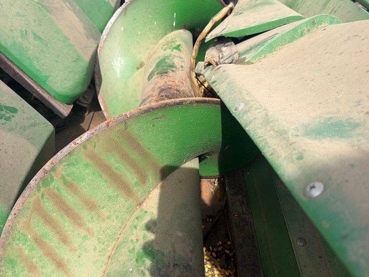 clark-12row20-corn-head-image-28