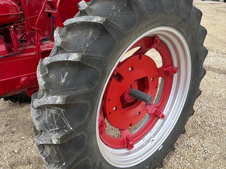 1954-farmall-super-h-tractor—restored-image-10