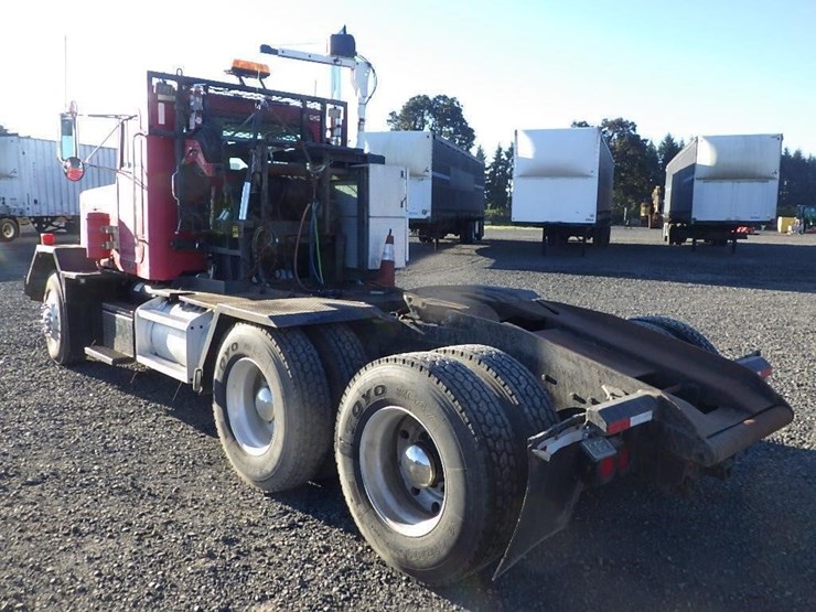1995-peterbilt-357-image-3