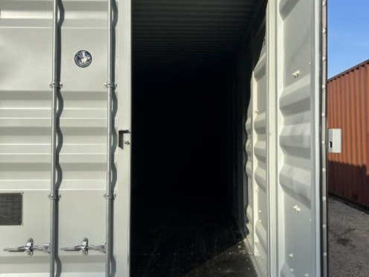 #83-•-40'-high-cube-conex/-shipping-container---one-trip-image-7