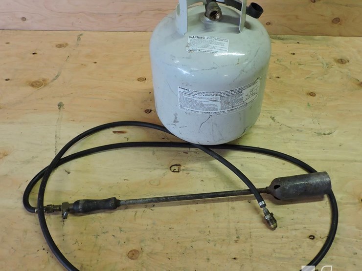 15-lb-propane-tank-w/weed-burner,-tank-is-empty-image-1