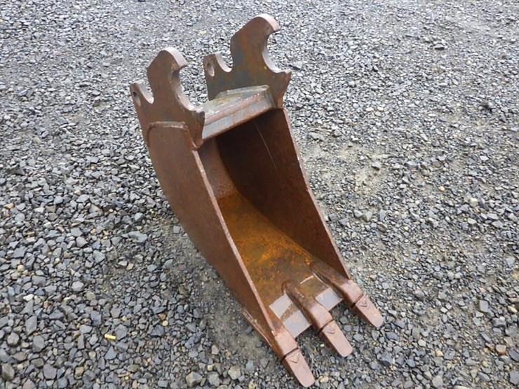 kubota-10"-bucket-w/-teeth-image-4