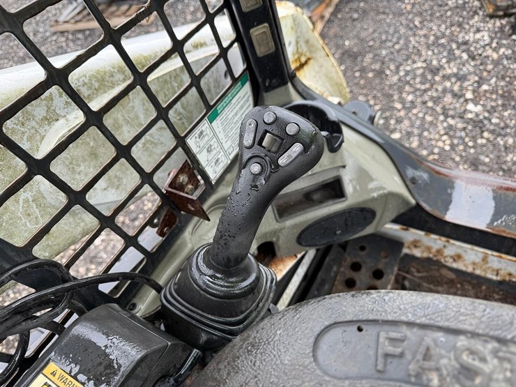 2018-bobcat-t740-image-24