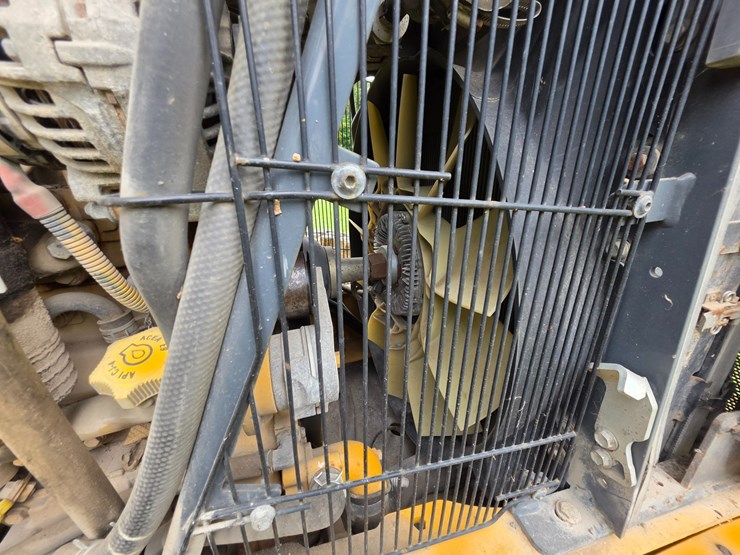 2016-deere-410l-image-28