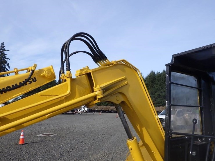 komatsu-pc28uu-image-11
