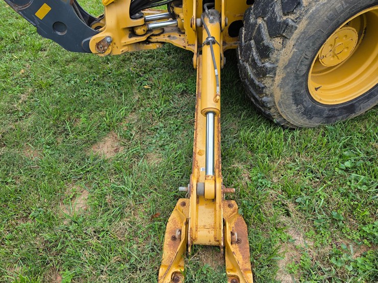 2016-deere-410l-image-125