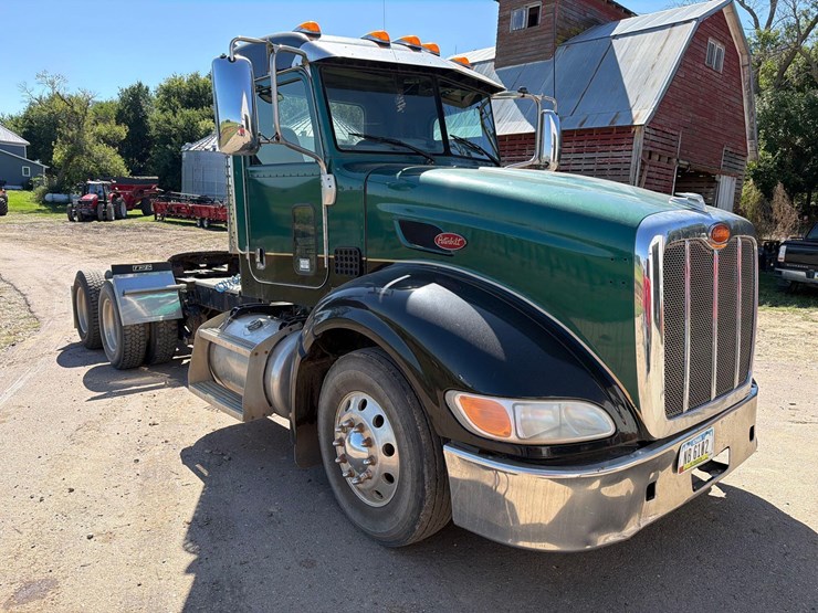 2011-peterbilt-386-image-3