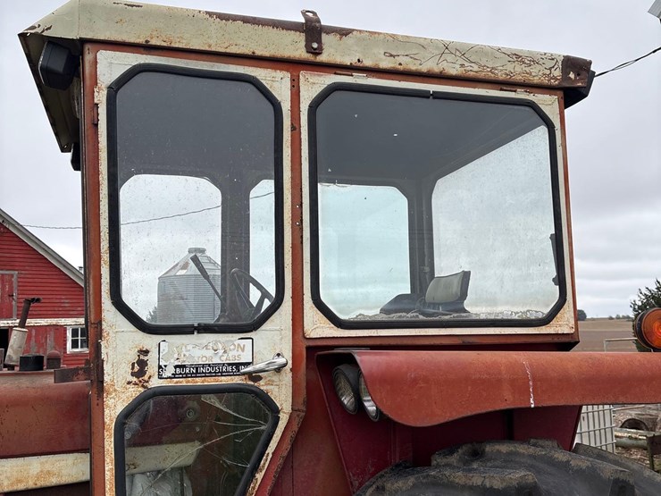 farmall-706-tractor-with-case-2355-loader-image-6