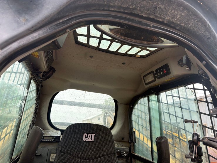 2015-caterpillar-289d-image-40