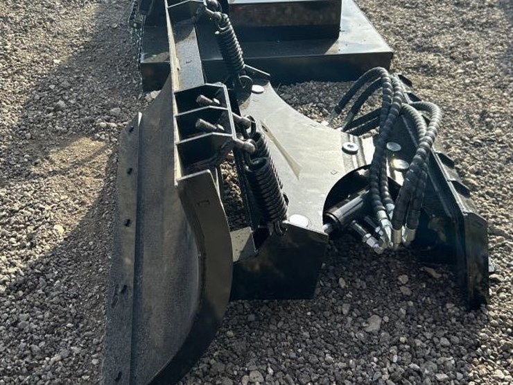#254-•-mini-skid-steer-39.25"-hydraulic-snow-blade-image-2