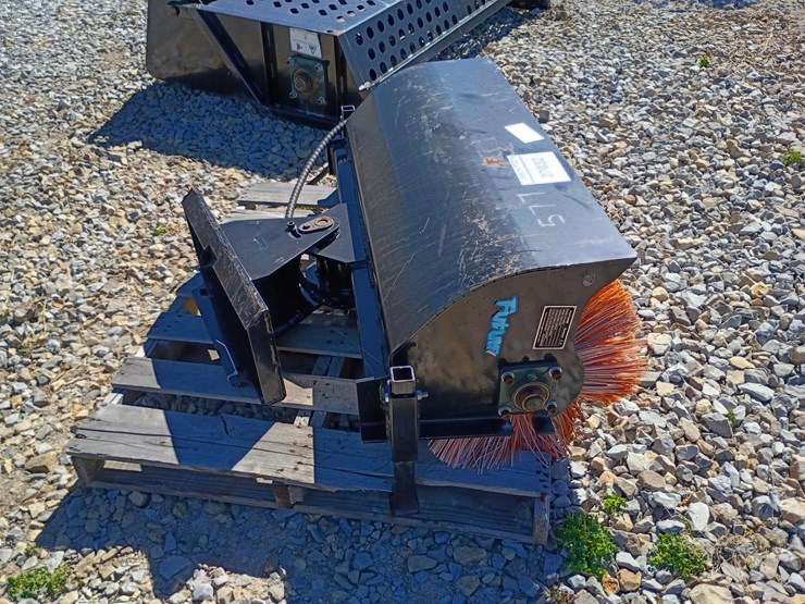 #27032-•-future-sweeper-mini-skid-steer-attachment-image-7