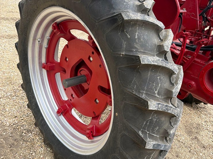 1954-farmall-super-h-tractor—restored-image-19