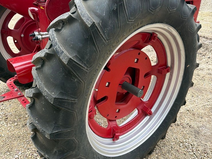 1954-farmall-super-h-tractor—restored-image-21