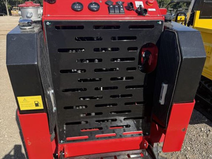 #135-•-yanmar-diesel-mini-skid-steer---ssl1500-image-4