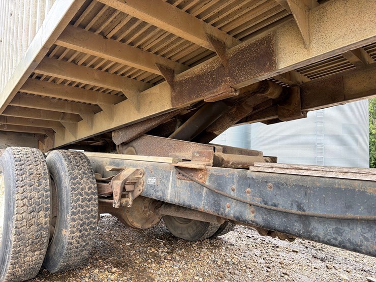 1980-ford-8000-image-17