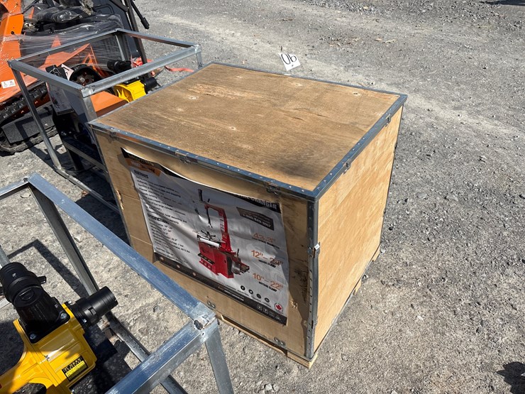 #90-•-24”-semi-automatic-tire-changer-image-1