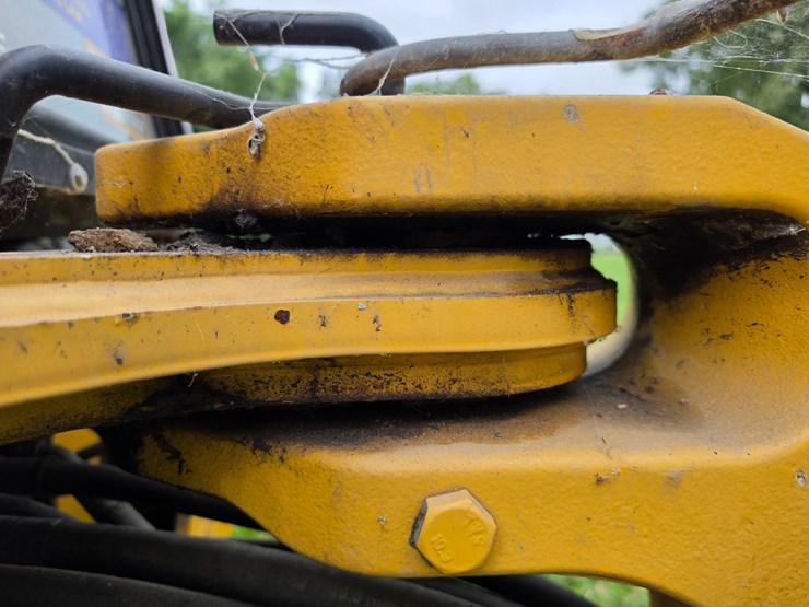 2016-deere-410l-image-83