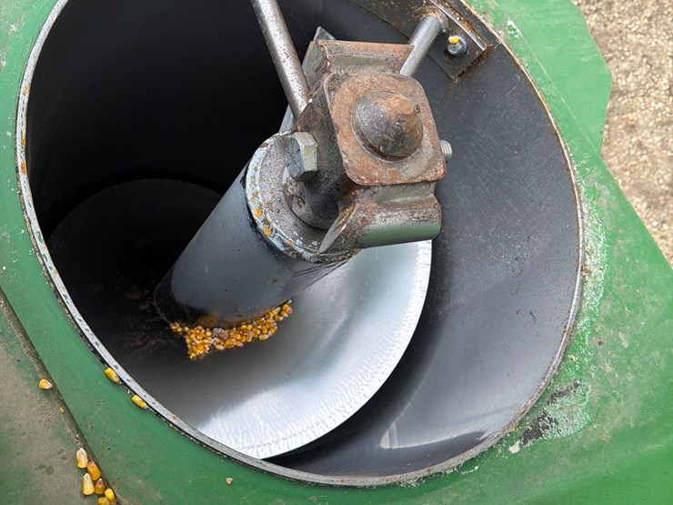 2012-j&m-1051-grain-storm-grain-cart-1-owner-image-34