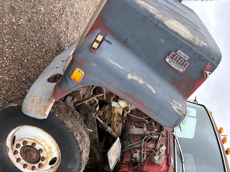 1980-ford-8000-image-85