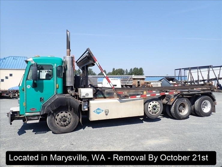 2016-peterbilt-320-image-4