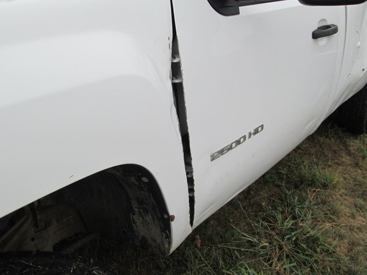 2011-chevrolet-2500hd-image-19