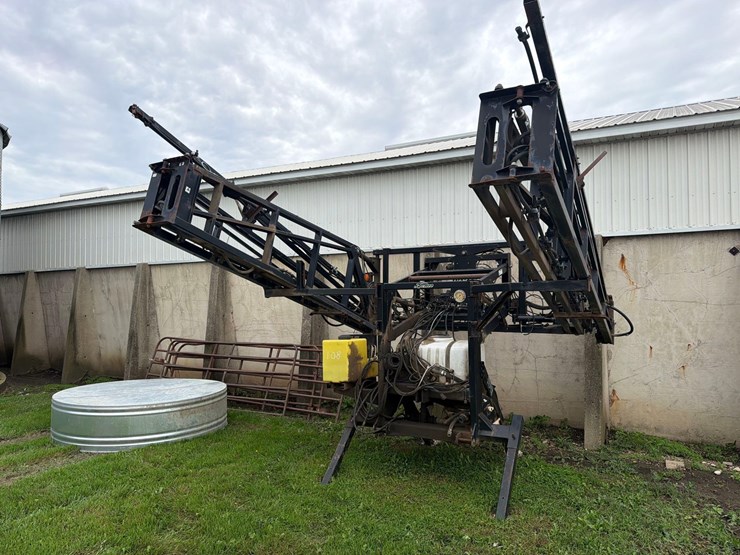 demco-3pt-boom-sprayer-image-2