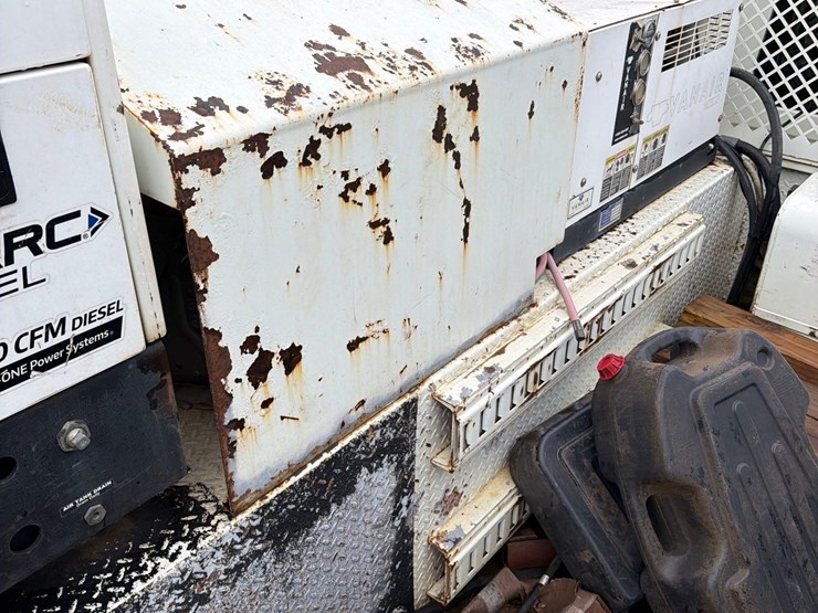 2009-international-durastar-4300-image-39