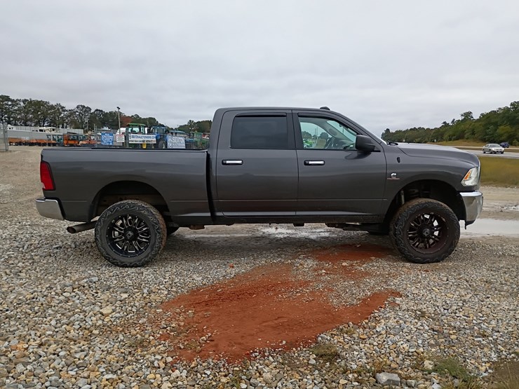 2016-dodge-2500-image-11