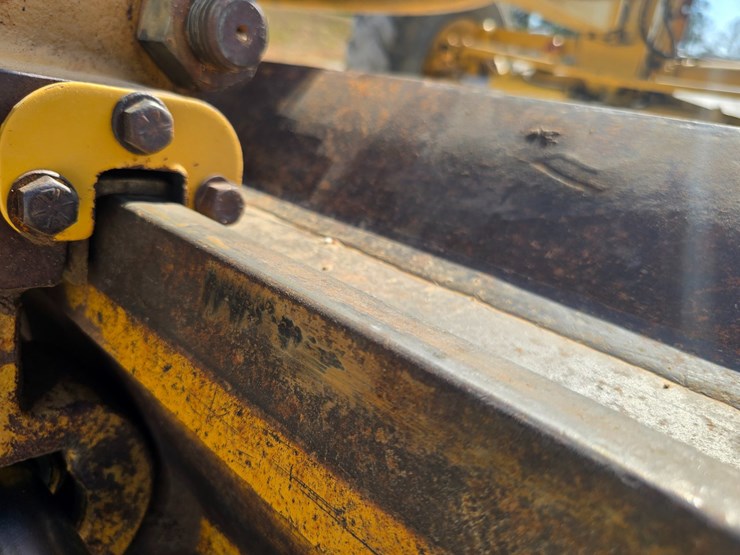 2005-caterpillar-12h-image-39