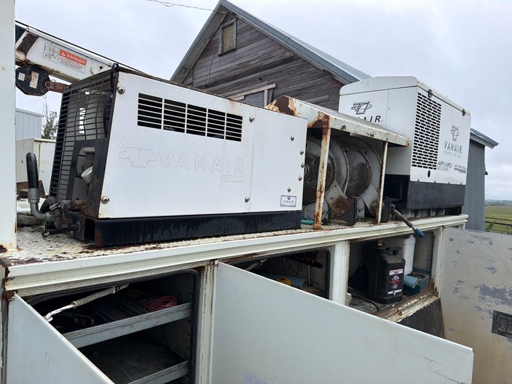 2009-international-durastar-4300-image-23