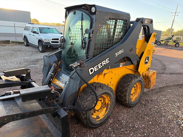 deere-318g-image-1