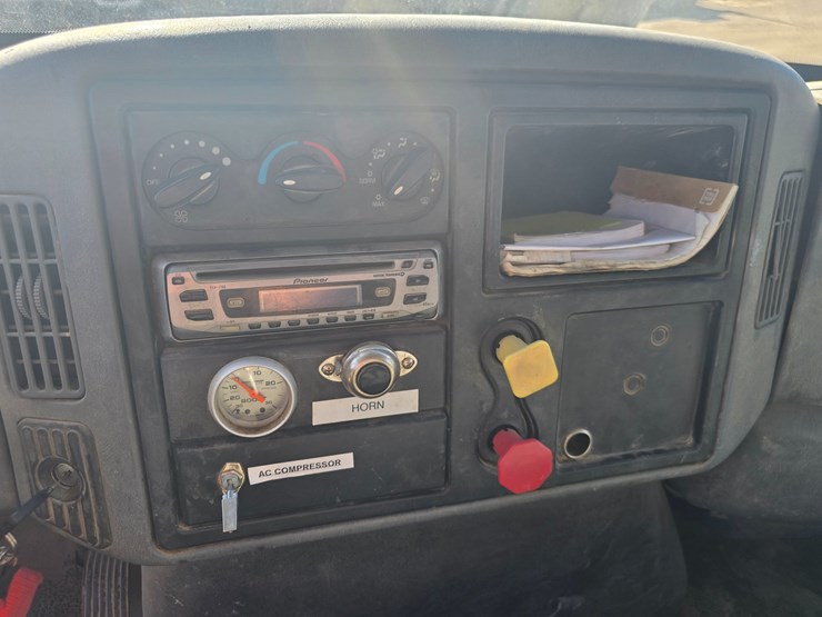 2006-international-durastar-4300-image-41
