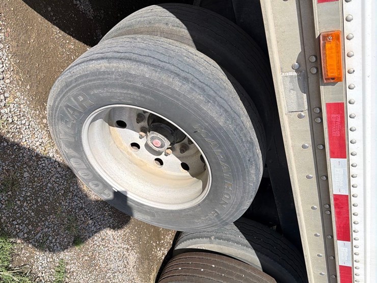 2011-wilson-46ft-fixed-tri-axle-live-bottom-semi-belt-trailer--1-owner--very-clean-trailer-image-54