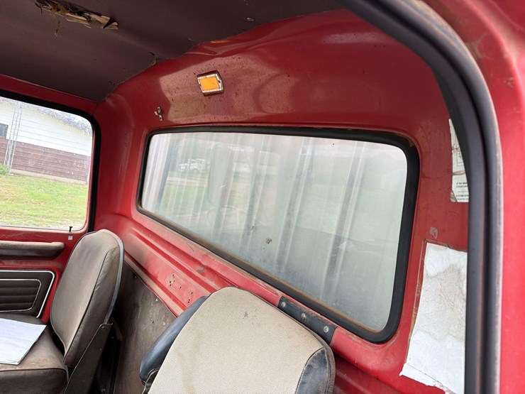 1980-ford-8000-image-71