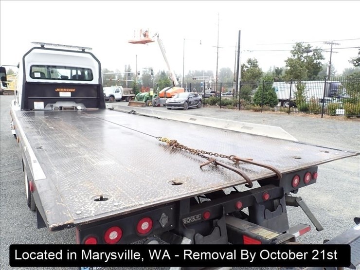 2024-freightliner-m2-image-2